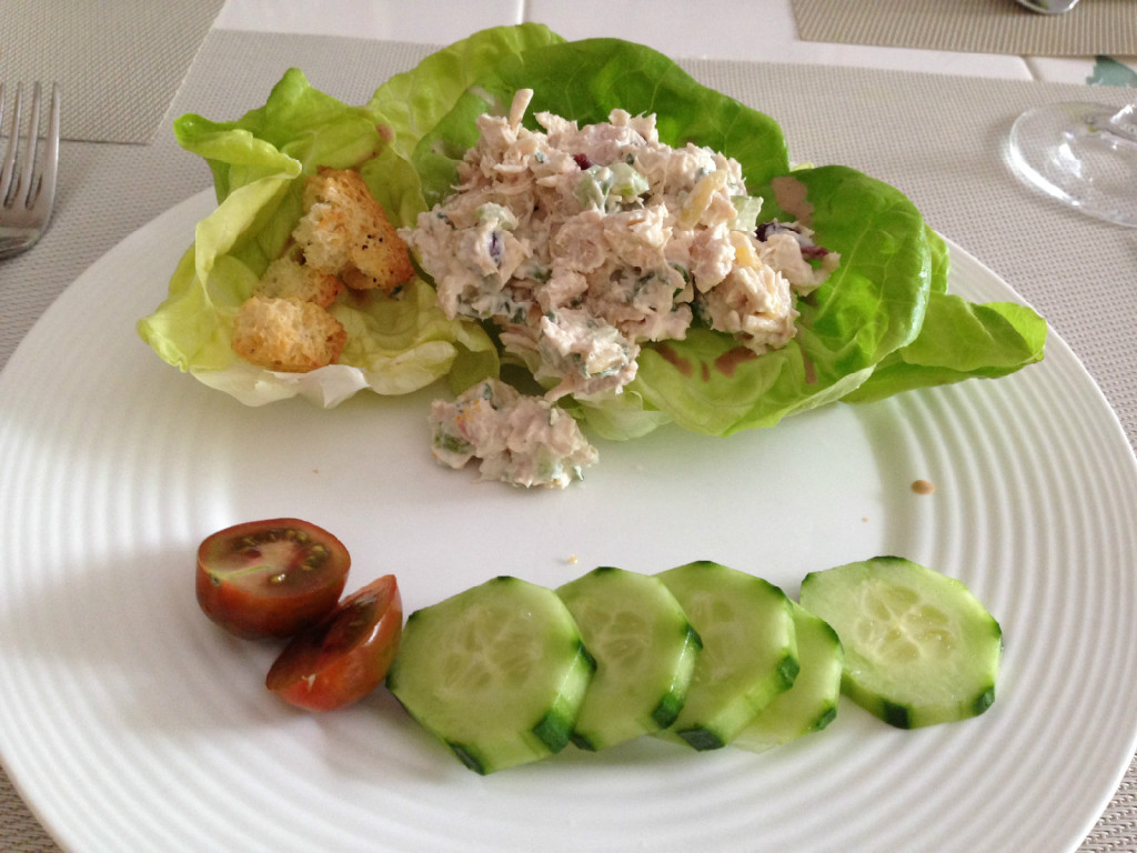 smokedchickensaladwithcucumberandcherrytomato